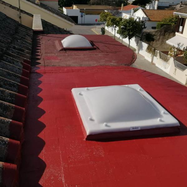 Instalación de nuevas claraboyas en vivienda de Valencina, Sevilla